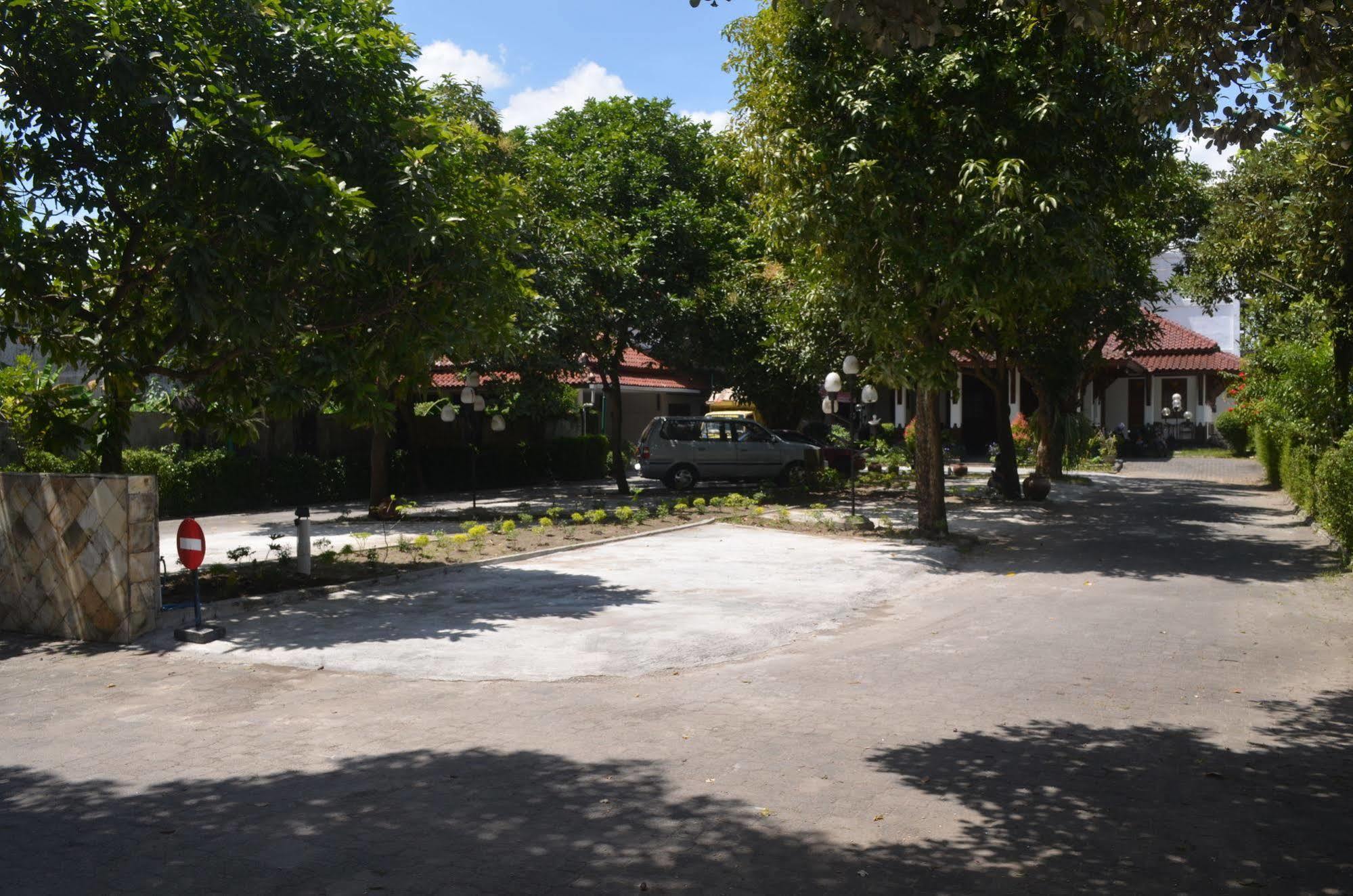 Sadinah Sahid Josodipuro Hotel Colomadu Kültér fotó